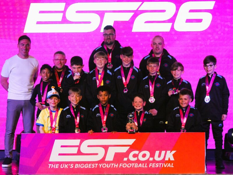 2014s Team photo with Coaches & Scott Brown